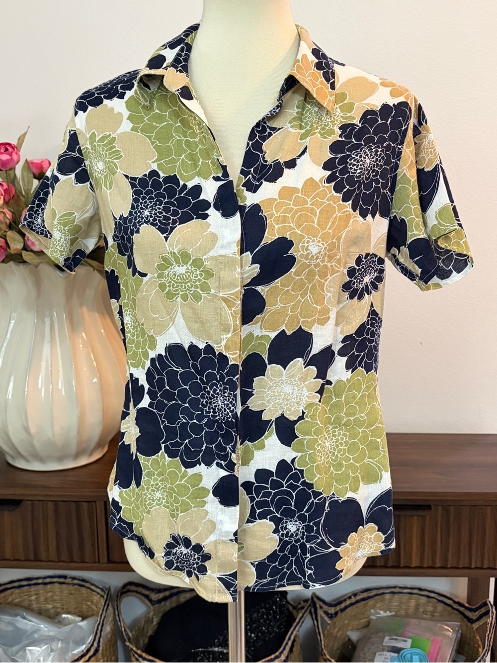 Tommy Bahama 100% Linen Short Sleeve Button Up Top Floral Print Sz Small Petite